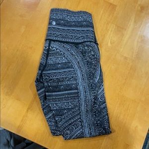 Lululemon mandala print Wunder Under